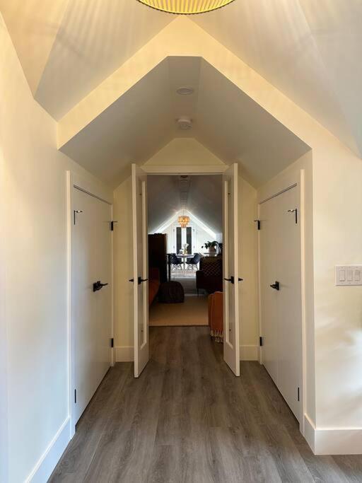 Heritage-Inspired Guesthouse - Luxe Bath & Elegant Ceilings Edmonton Kültér fotó